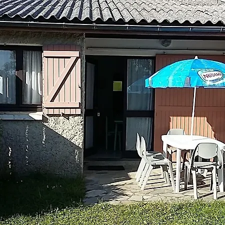 ホリデーパーク Village Yaloer Villefranche-de-Panat